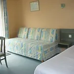 La Chaumiere ホテル 2*
