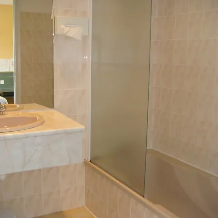 La Chaumiere 2*