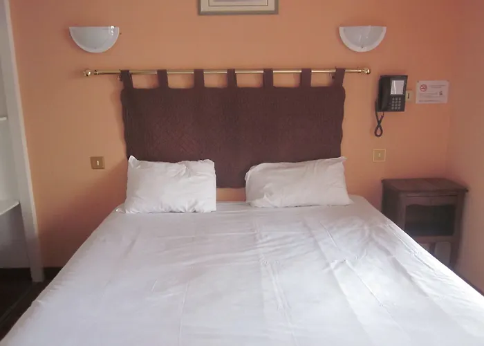 Hotel La Chaumiere 2*