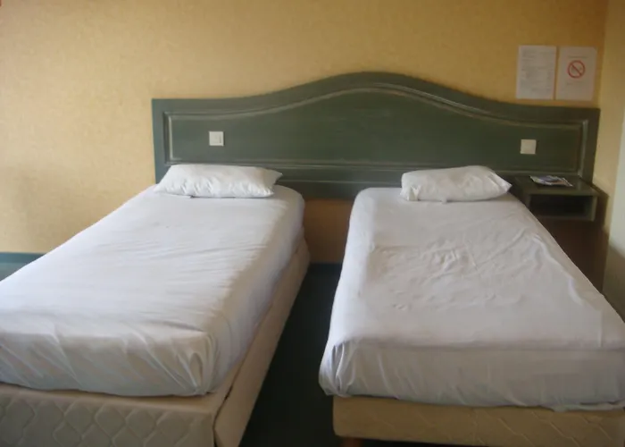 La Chaumiere Hotel 2*