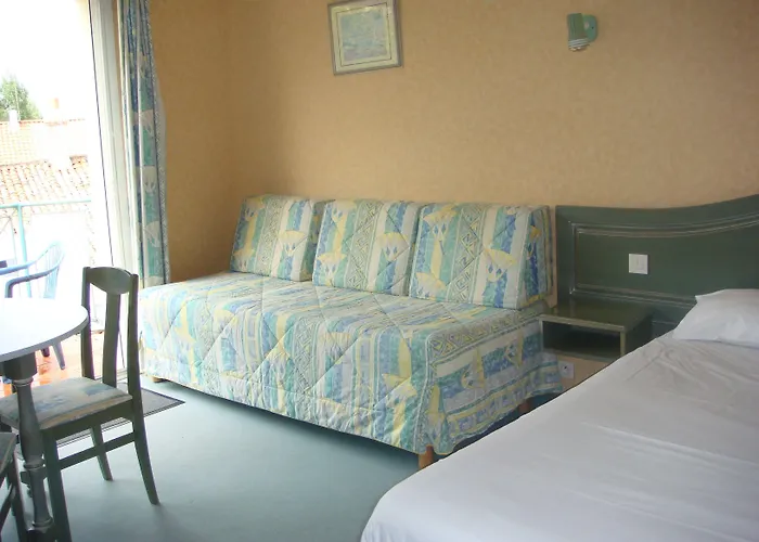 La Chaumiere Hotel 2*