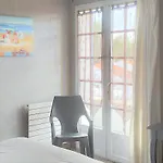 Hotel La Chaumiere 2*