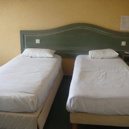 La Chaumière Hotel 2*