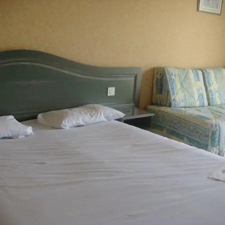 La Chaumiere 2*