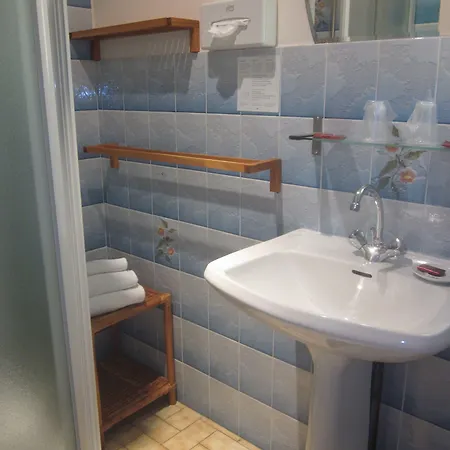 La Chaumiere 2*