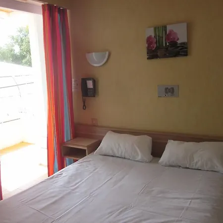 Hotel La Chaumiere 2*