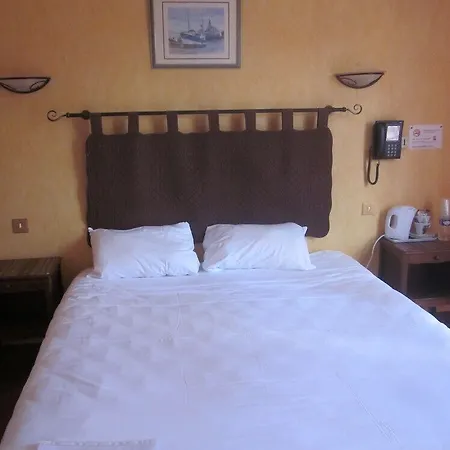 La Chaumiere Hotel 2*